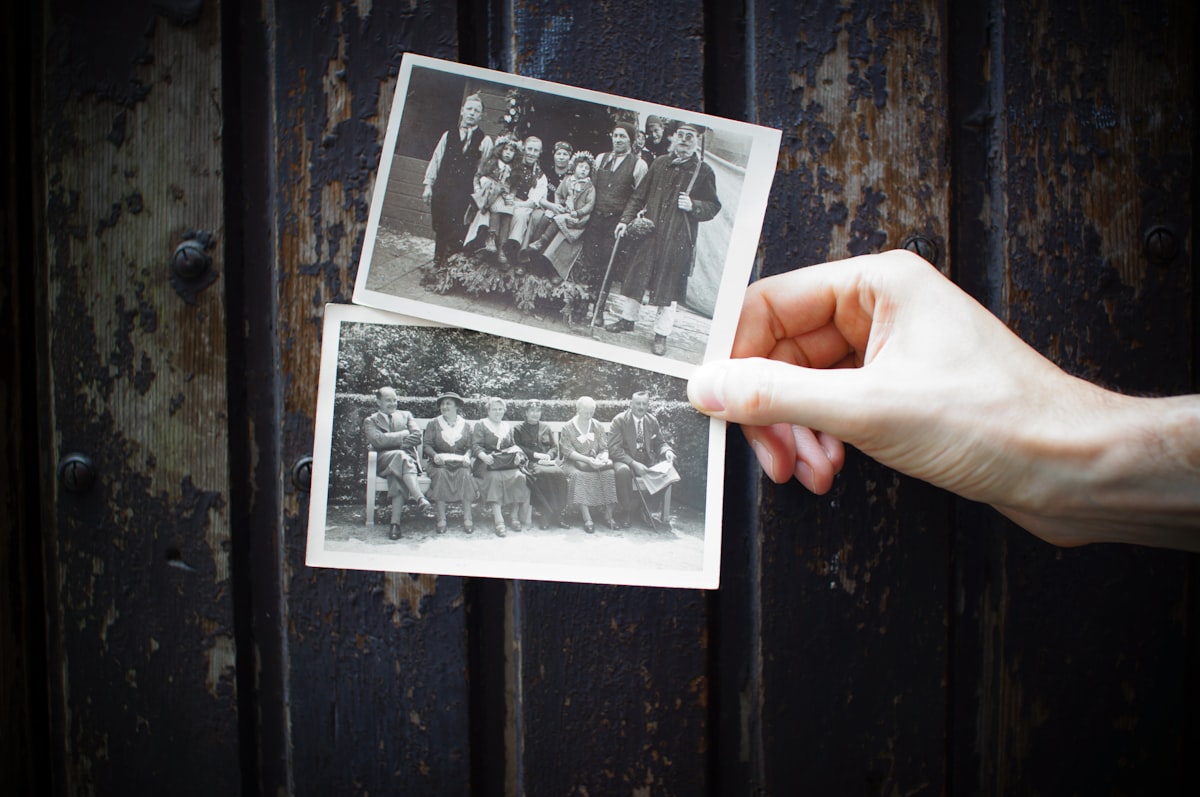 Dobové rodinné fotografie uchovávající vznešené vzpomínky